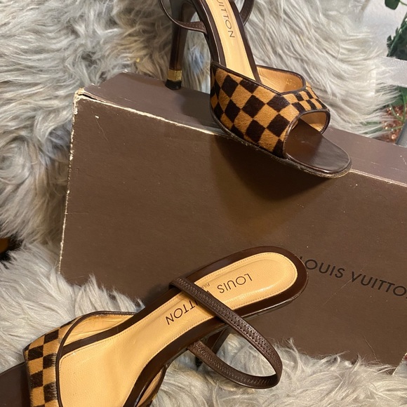 Louis Vuitton - Picture 2 of 5